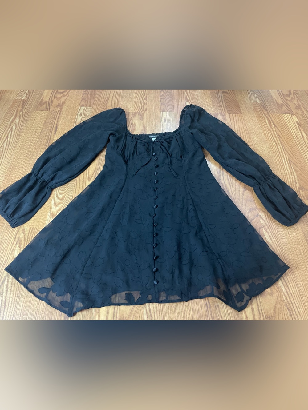 Super cute black babydoll mini dress from Urban Outfitters 🖤 - Picture 5 of 13